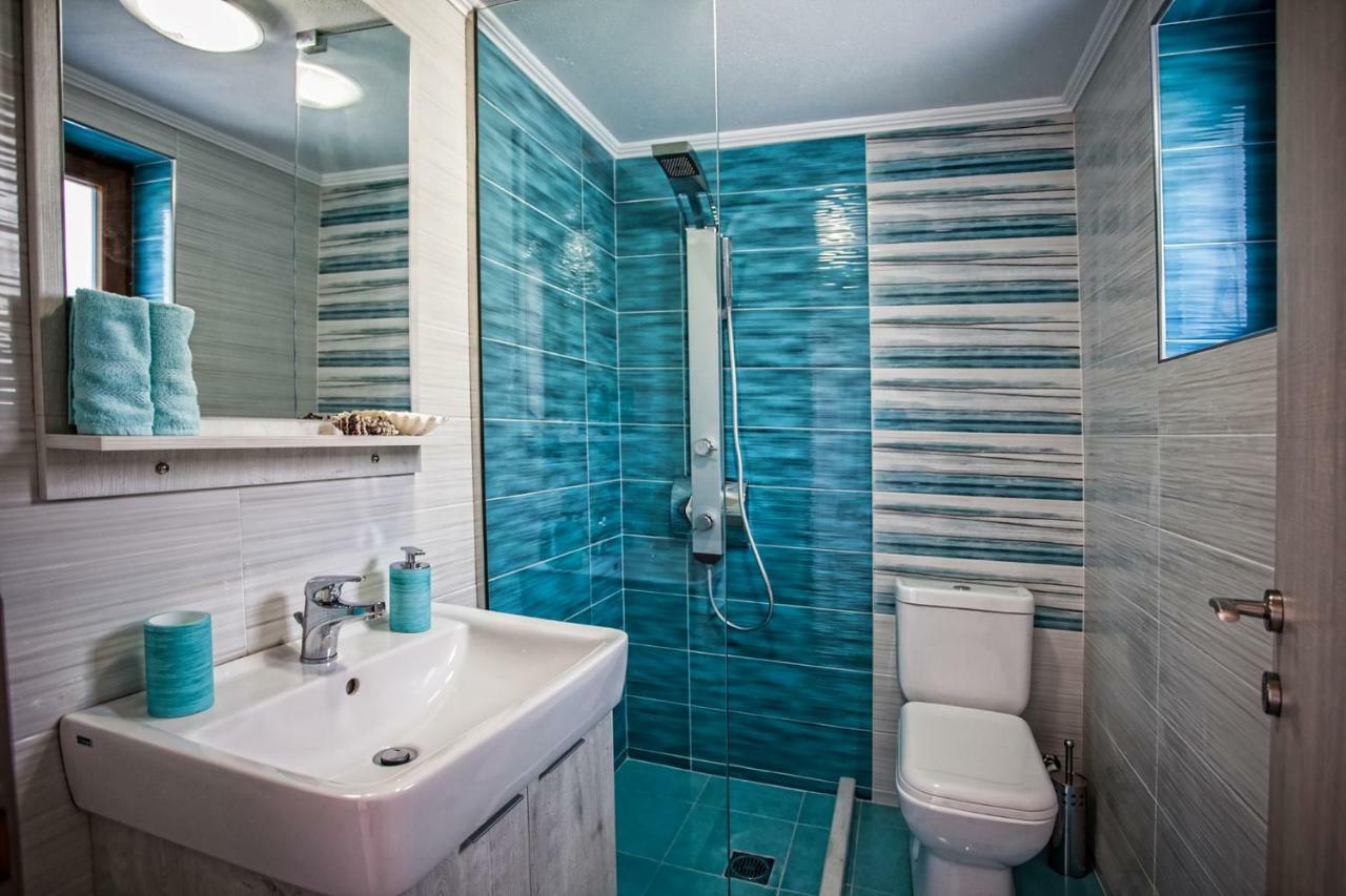 Alexandros Villa Agia Paraskevi  Luaran gambar