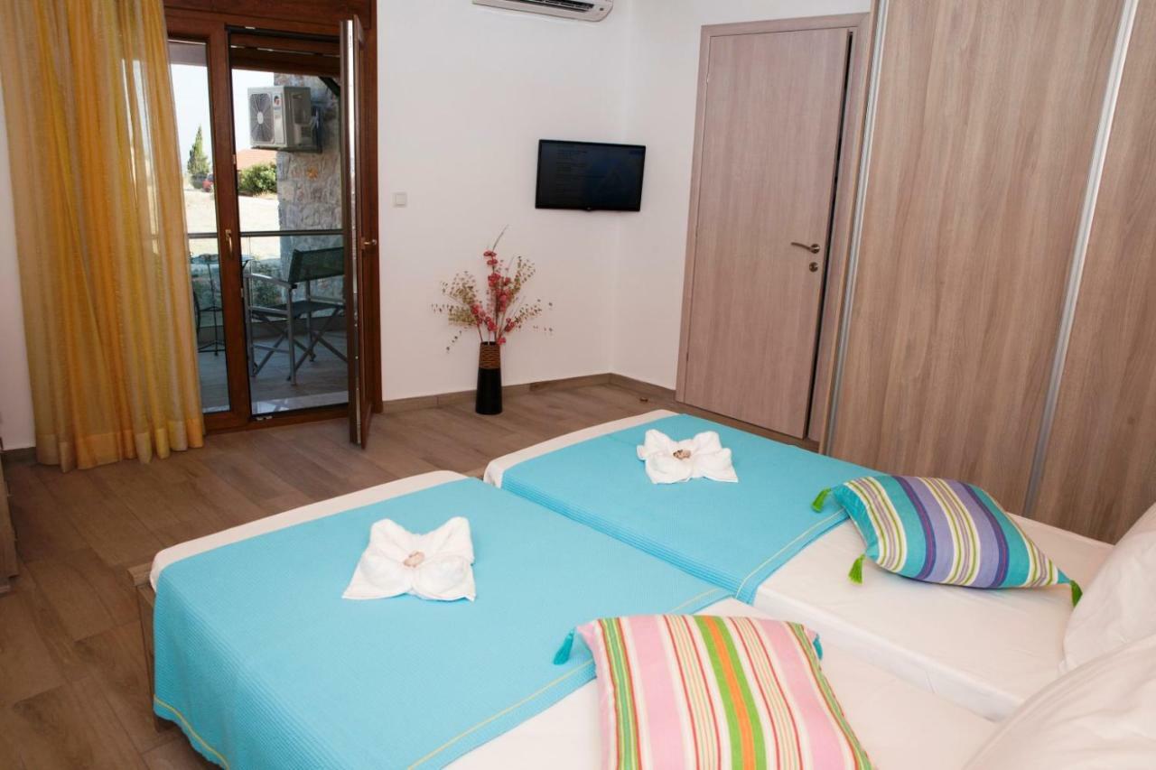 Alexandros Villa Agia Paraskevi  Luaran gambar