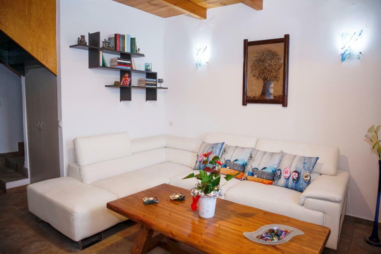 Alexandros Villa Agia Paraskevi  Luaran gambar