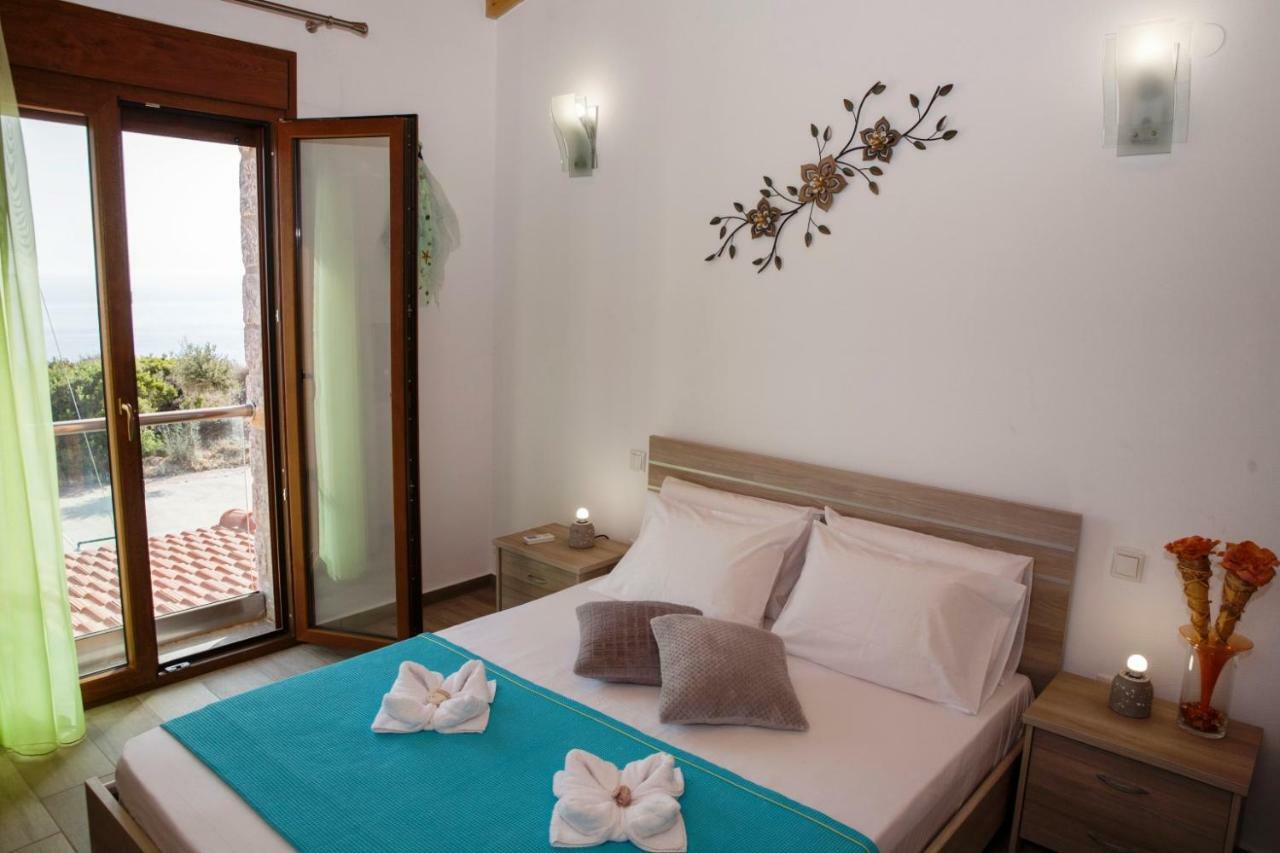Alexandros Villa Agia Paraskevi  Luaran gambar
